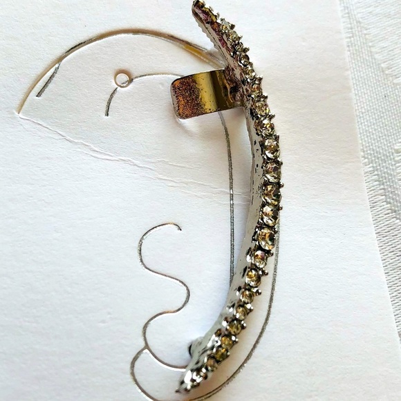 💜3/$30 Rhinestone Silvertone Ear Climber for pierced ears - Picture 1 of 5